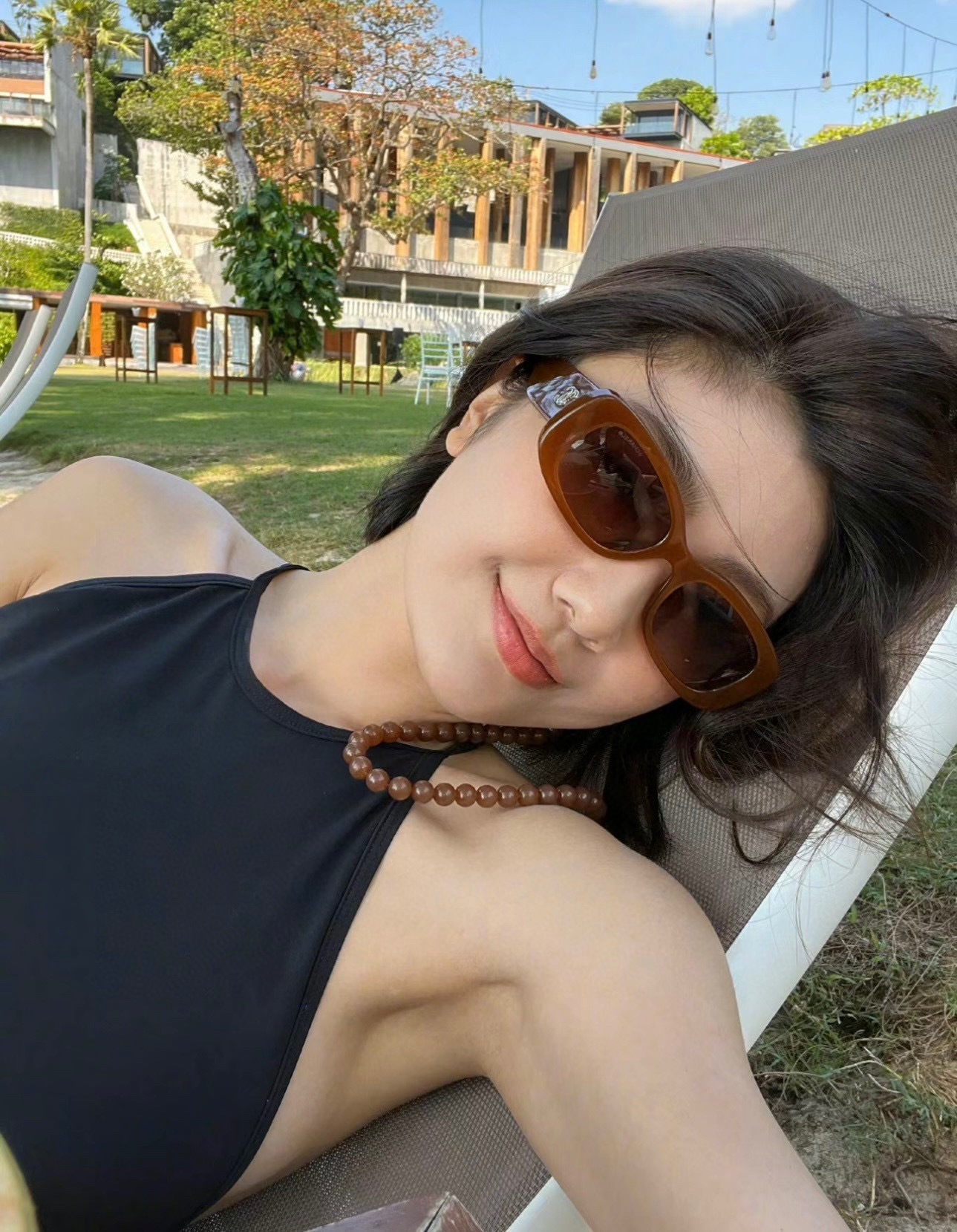 Premium White Oversized Zip-Up Hoodie - Casual Streetwear Style