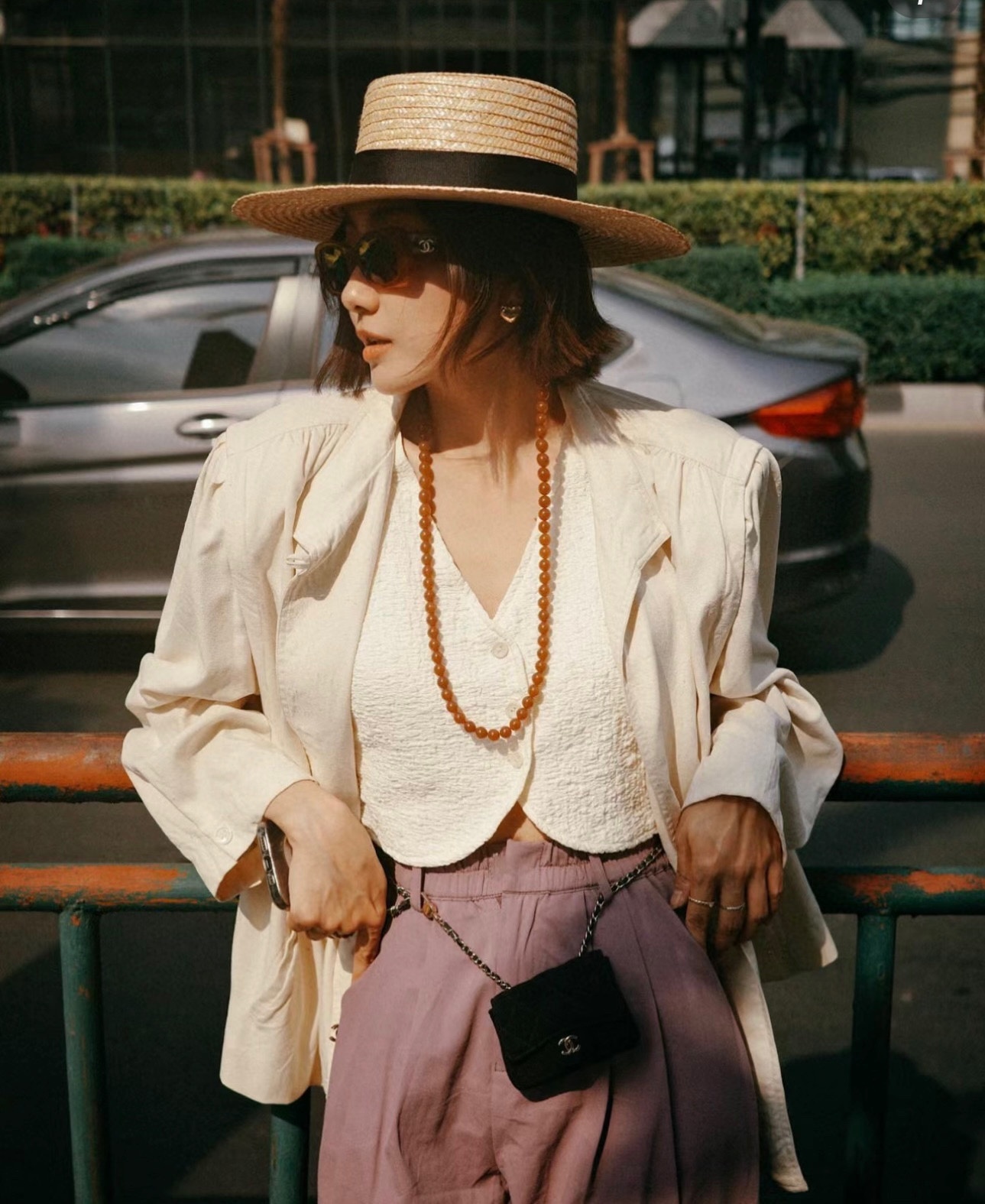 Premium White Oversized Zip-Up Hoodie - Casual Streetwear Style