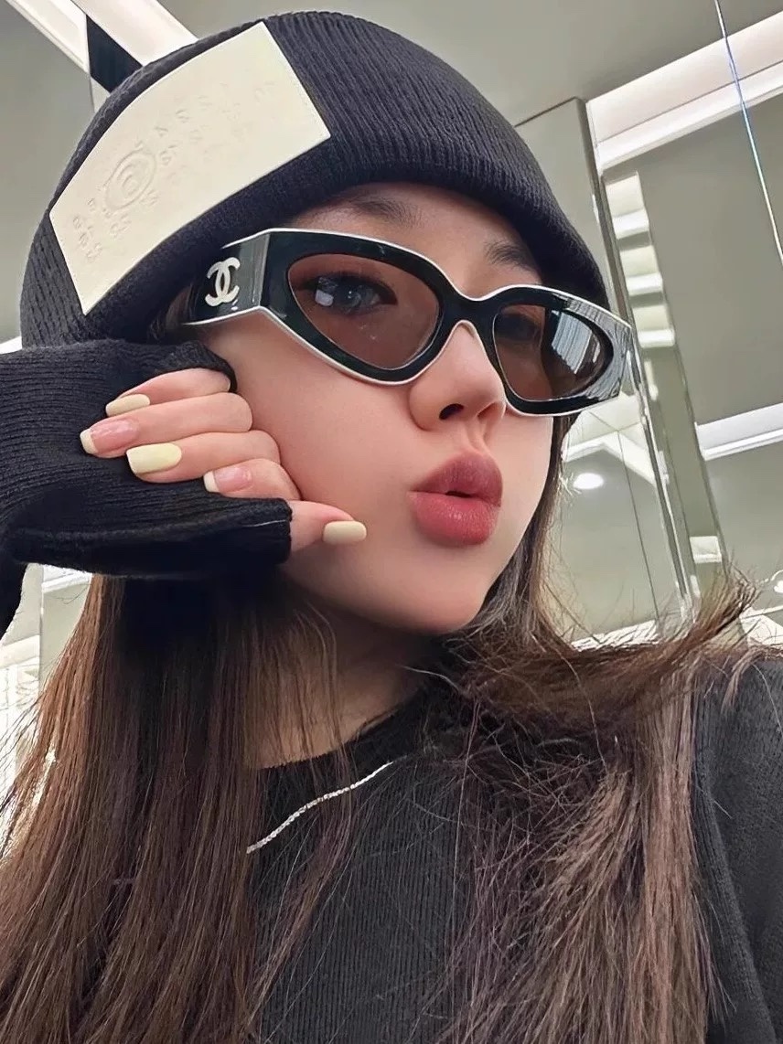 Chanel Luxury Two-Tone Rectangular Sunglasses - Black & White