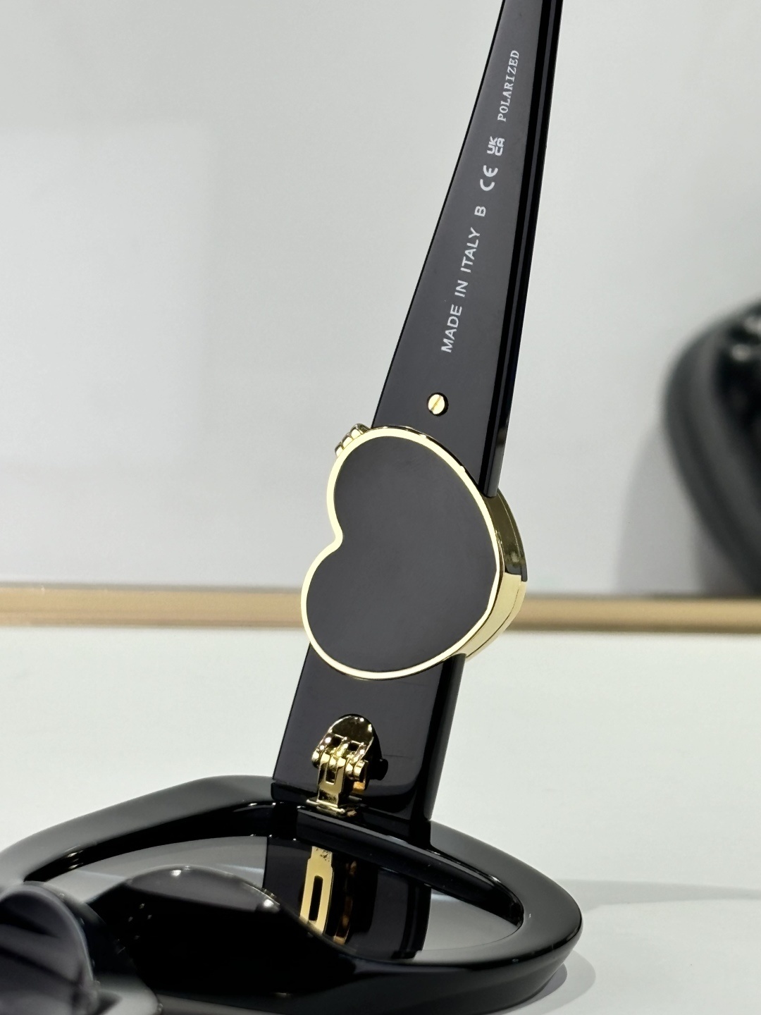 Luxury Black Heart Locket Sunglasses - Oversized Cat Eye Eyewear