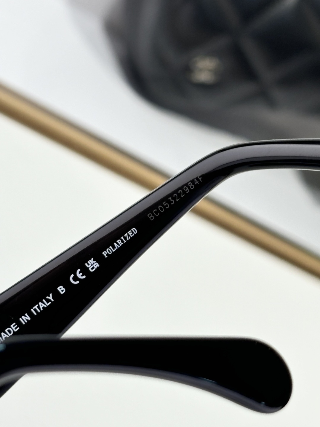 Luxury Black Heart Locket Sunglasses - Oversized Cat Eye Eyewear