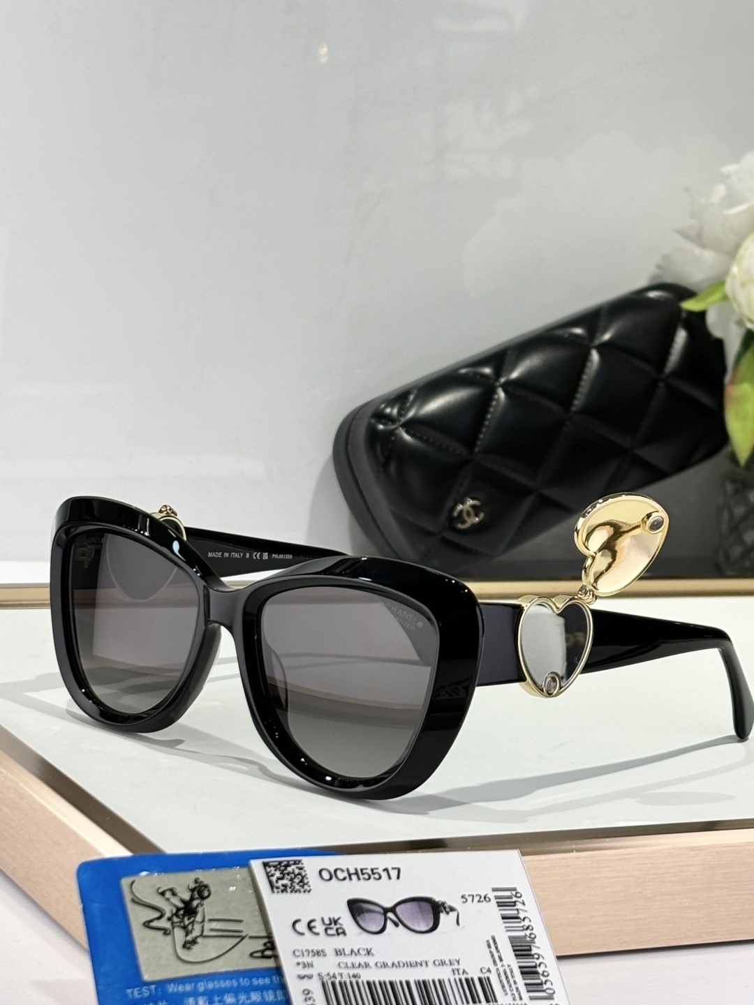 Luxury Black Heart Locket Sunglasses - Oversized Cat Eye Eyewear