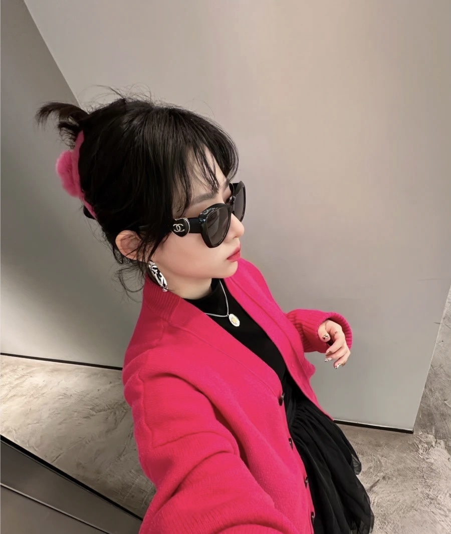 Luxury Black Heart Locket Sunglasses - Oversized Cat Eye Eyewear