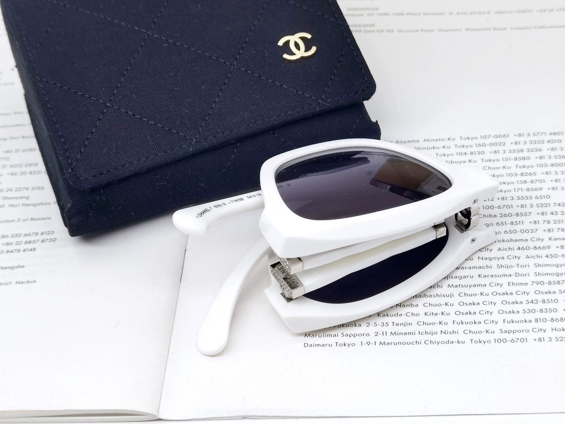 Luxury White Square Sunglasses - Elegant Designer Eyewear for Women