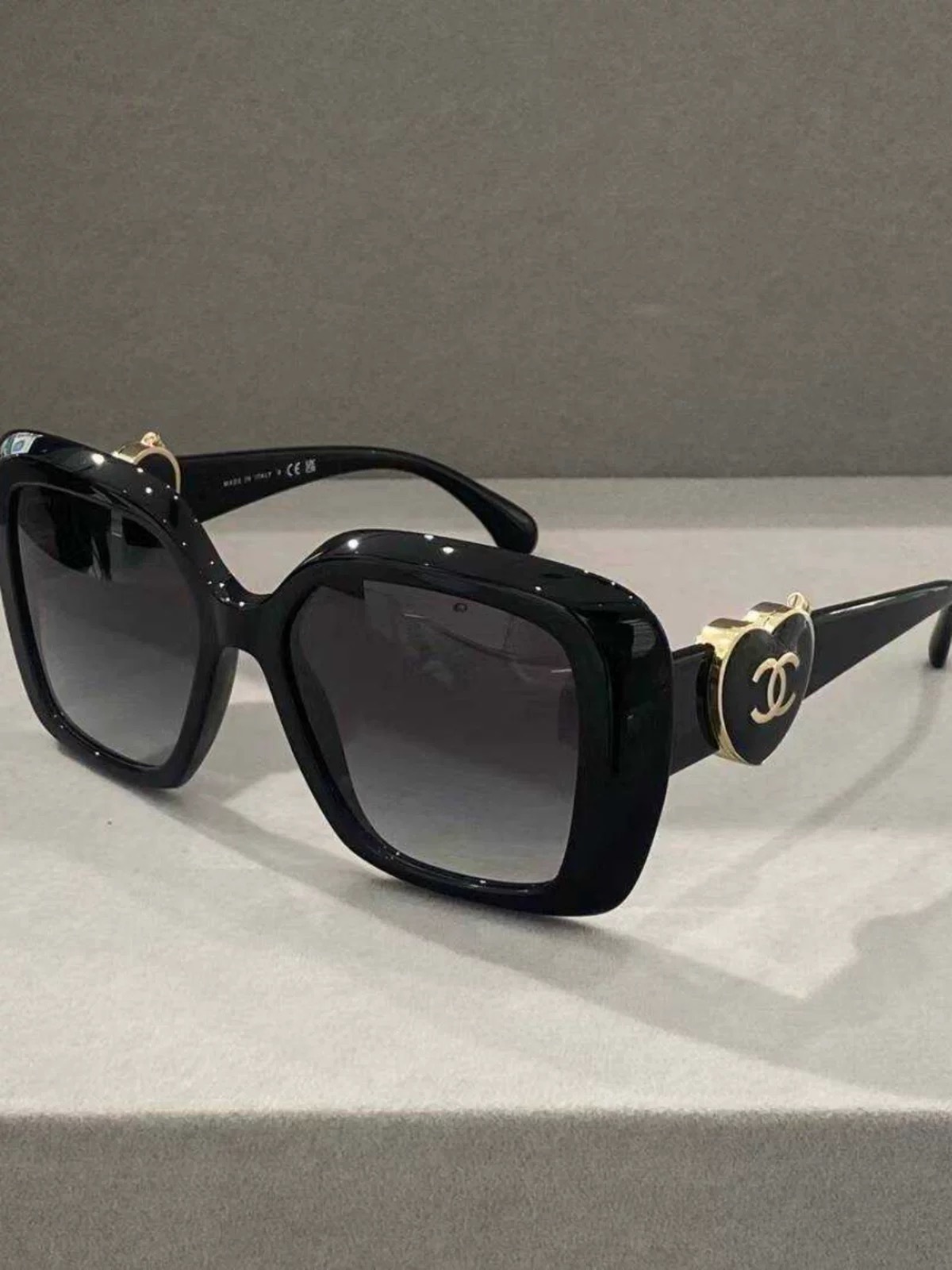 Luxury Women's Oversized Square Sunglasses - CC Heart Detail