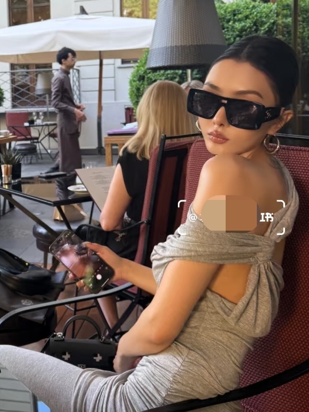 Women's Luxury Square Sunglasses - Black Frame with Red Tinted Lenses