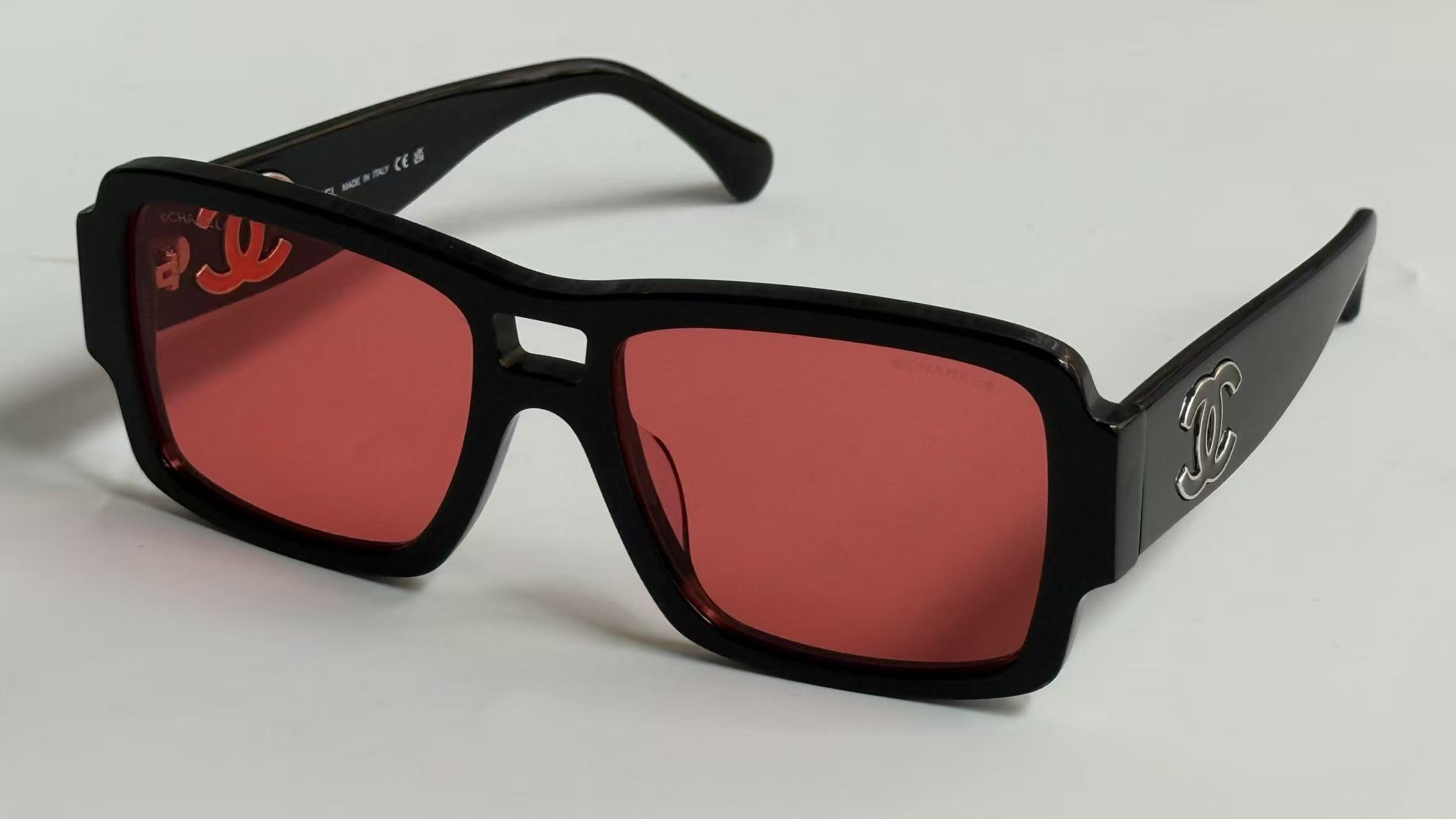 Women's Luxury Square Sunglasses - Black Frame with Red Tinted Lenses