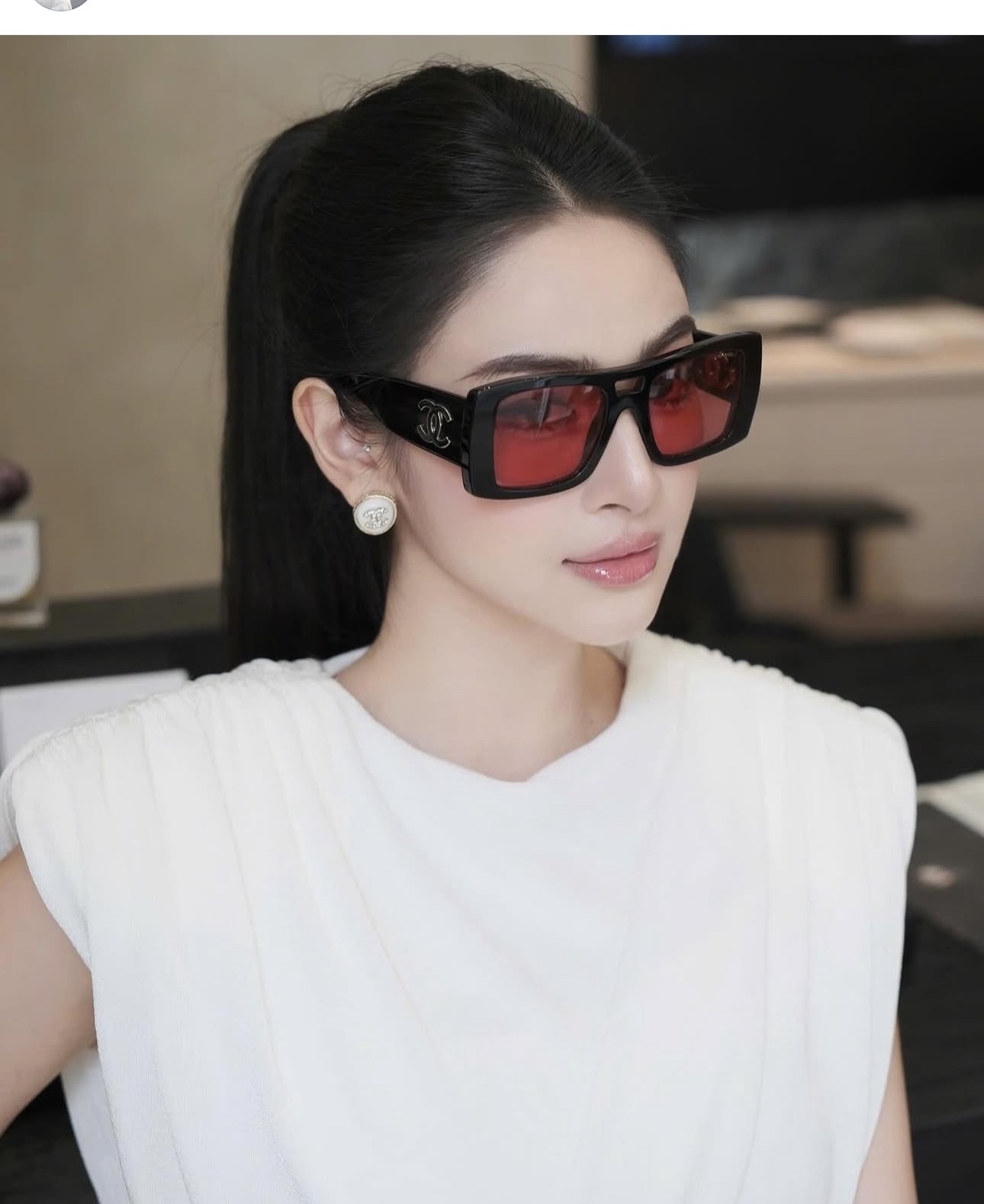 Women's Luxury Square Sunglasses - Black Frame with Red Tinted Lenses