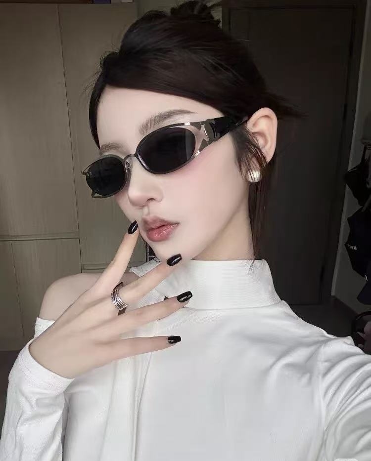 Luxury Vintage Gold Rectangle Sunglasses for Women - Retro Chic