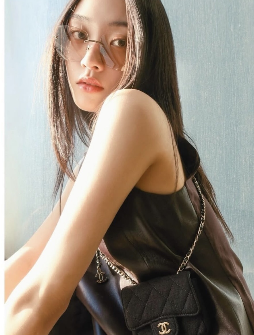 Elegant Black Sleeveless Mock Neck Top - Chic Ribbed Knit Tank