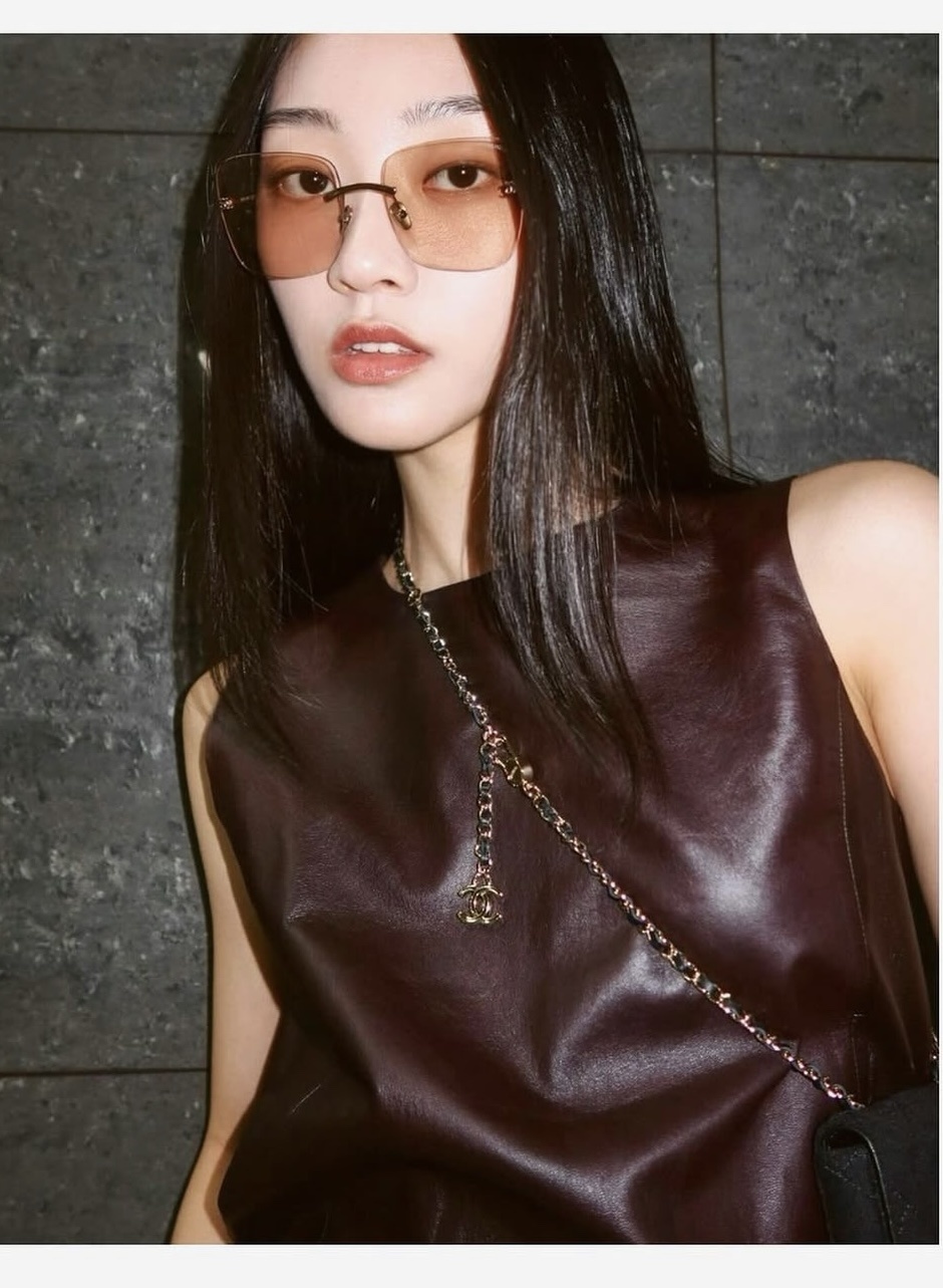 Elegant Black Sleeveless Mock Neck Top - Chic Ribbed Knit Tank