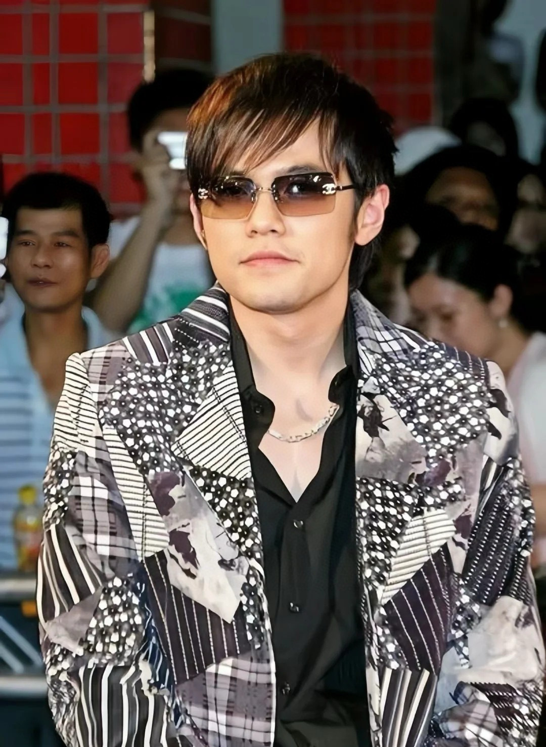 Men’s Patchwork Graphic Blazer – Artistic Mixed Print Suit Jacket