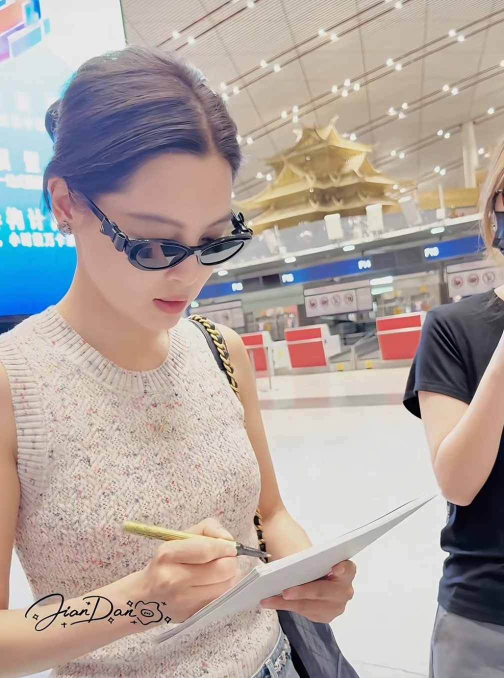 Chic Sleeveless Speckled Knit Tank Top - Elegant Casual Summer Style