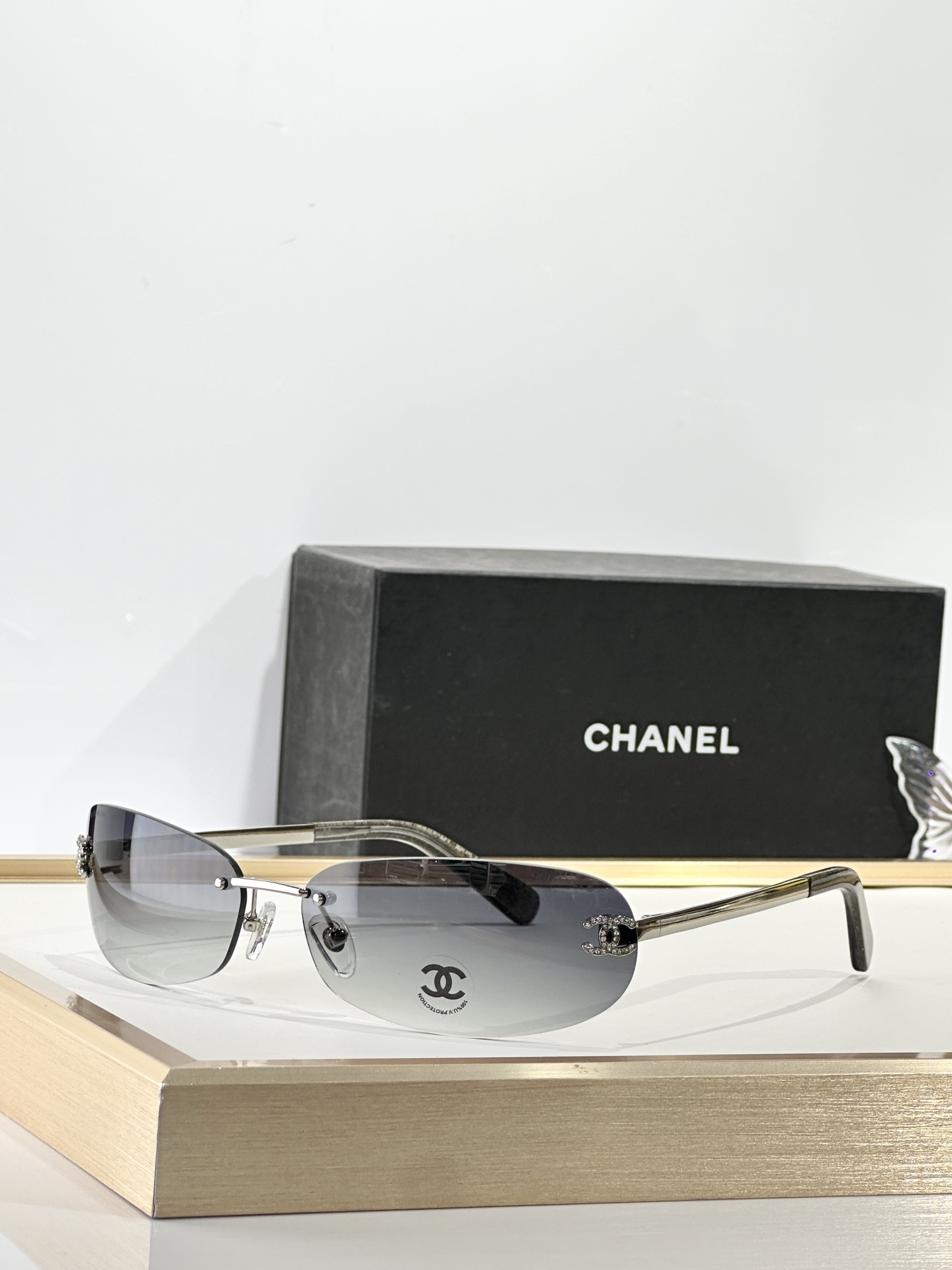 Chanel Rimless Oval Sunglasses with Rhinestone CC Logo – Y2K Style
