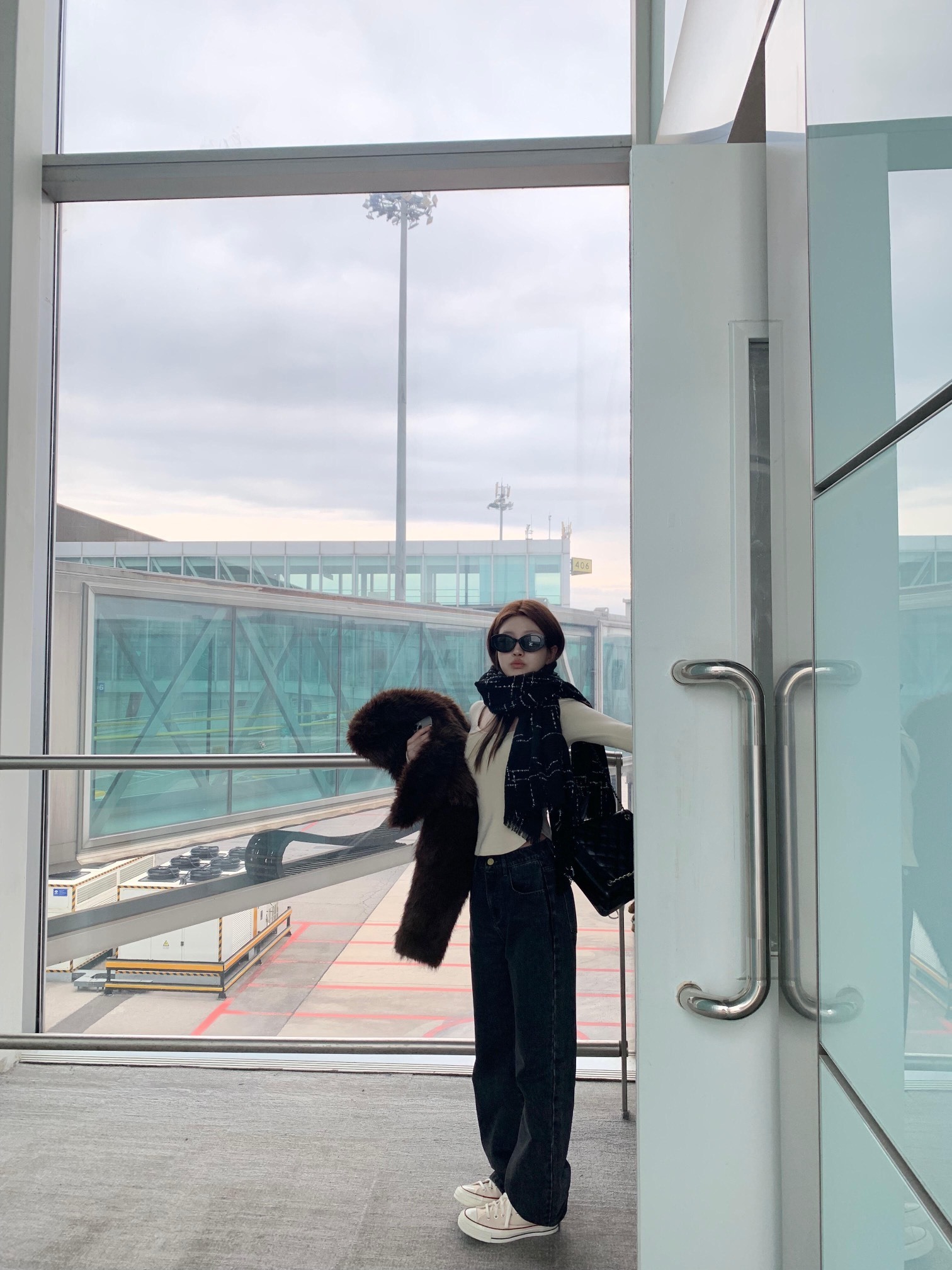 Luxury Vintage Oval Sunglasses for Women - Chic Black Designer Style