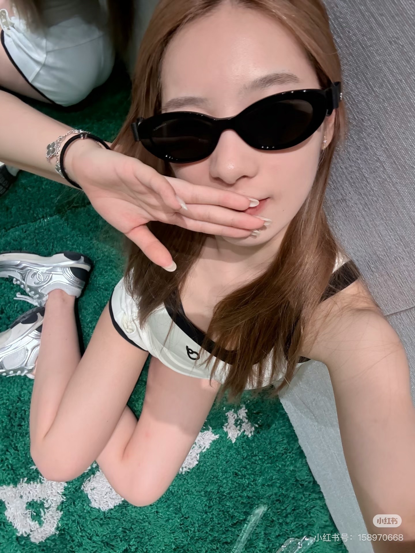 Premium Vintage Oval Sunglasses - Black Chic Eyewear for Women