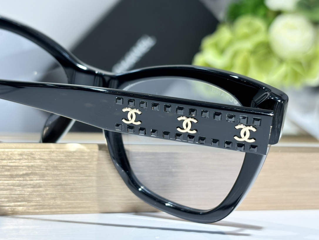 Chanel OCH9162B Designer Sunglasses - Elegant Black Cat-Eye Frame