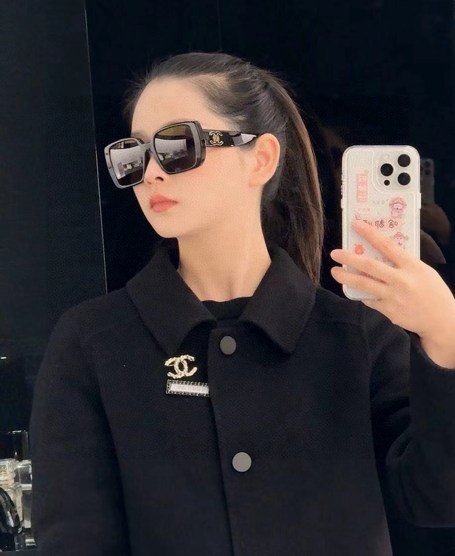 Luxury Oversized Square Sunglasses for Women - Elegant Black CC Design