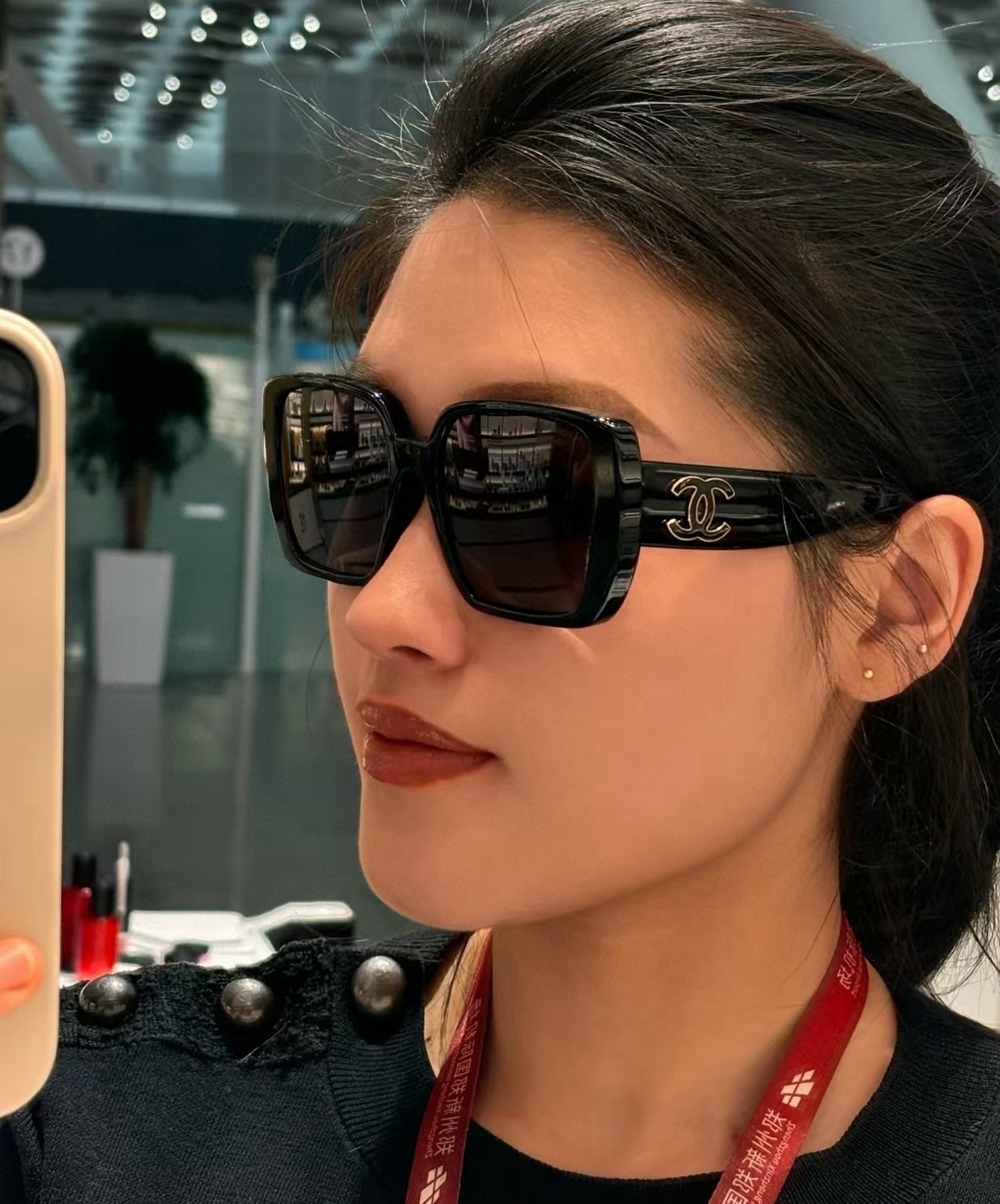 Luxury Oversized Square Sunglasses for Women – Elegant Black CC Design