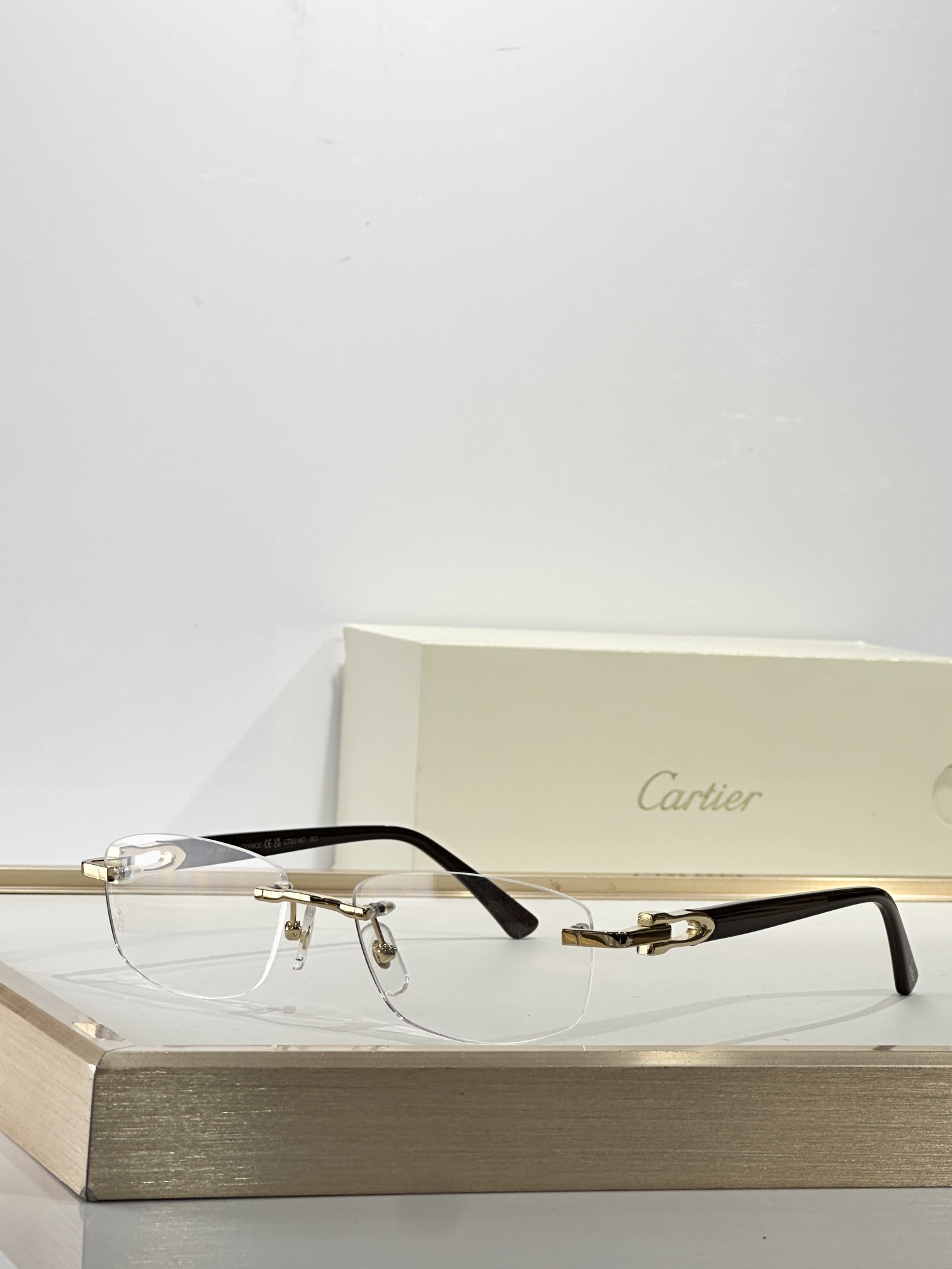 Cartier Luxury Rimless Eyeglasses - Elegant C Décor Optical Frames