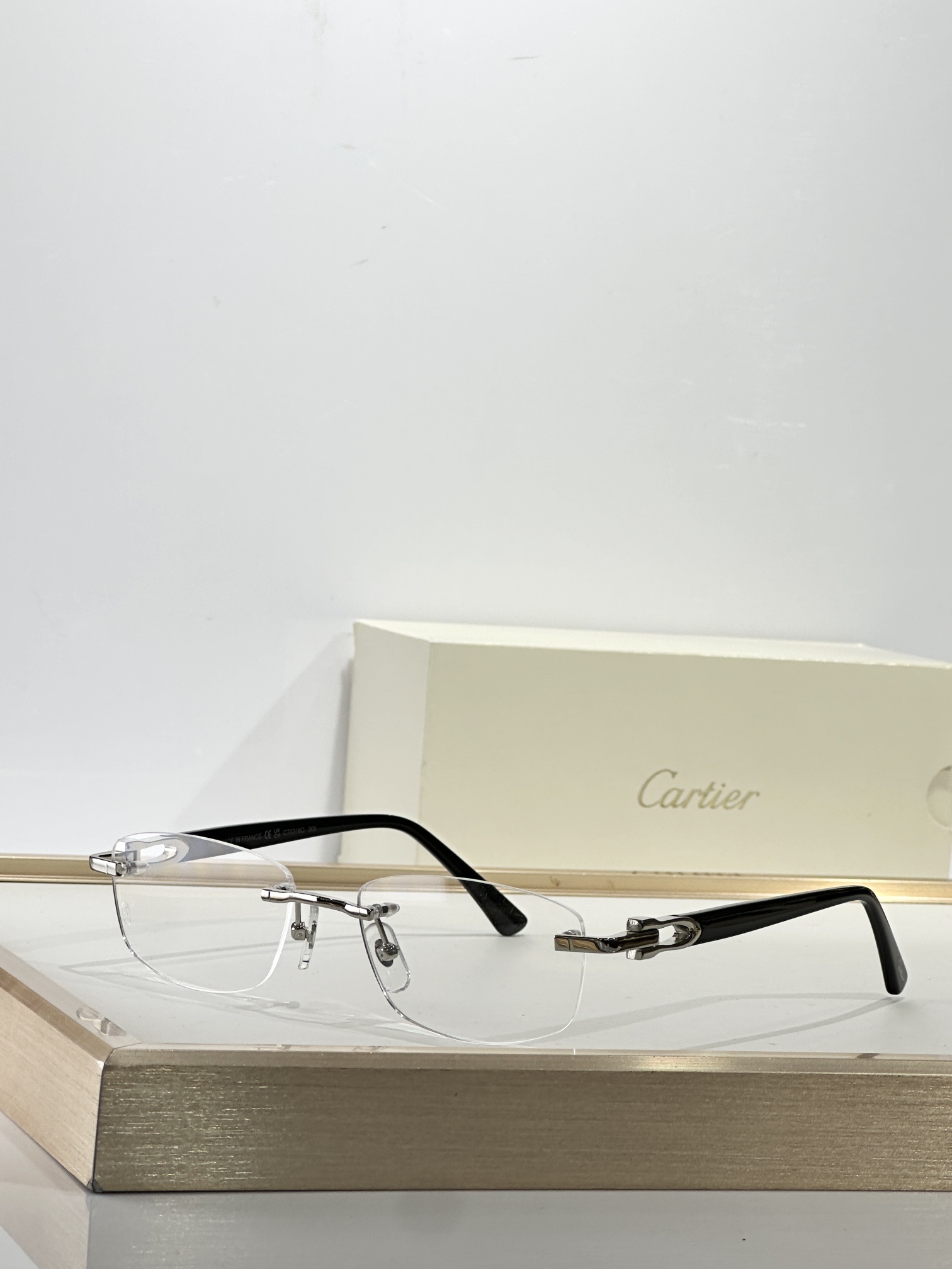 Cartier Luxury Rimless Eyeglasses - Elegant C Décor Optical Frames
