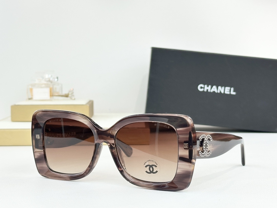 Chanel Oversized Square Sunglasses with CC Logo – Premium Eyewear