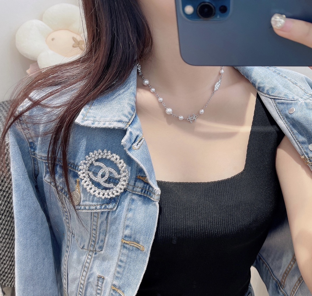 Luxury Chanel Crystal & Pearl CC Logo Circular Brooch