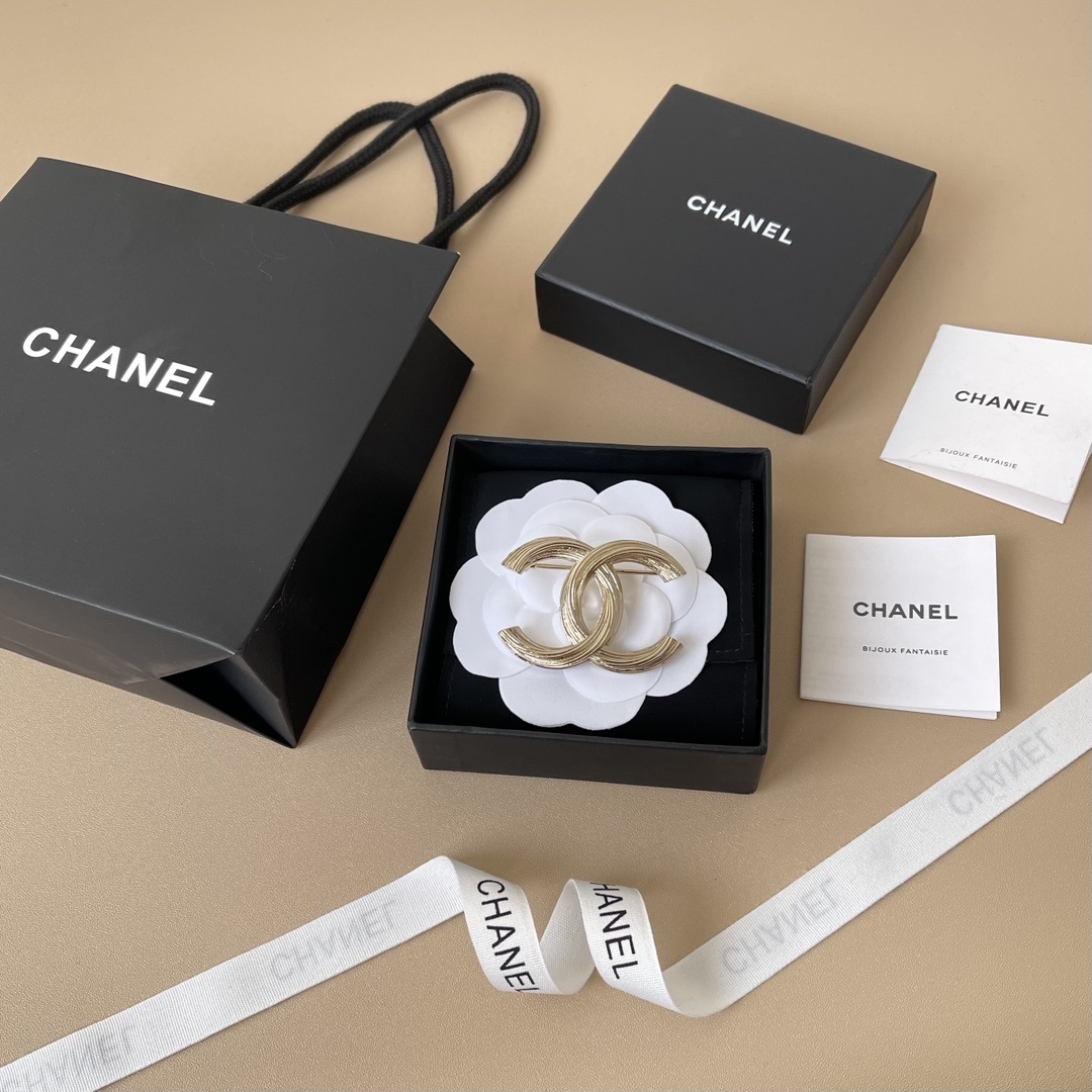 Chanel Gold CC Textured Metal Brooch - Elegant Logo Pin