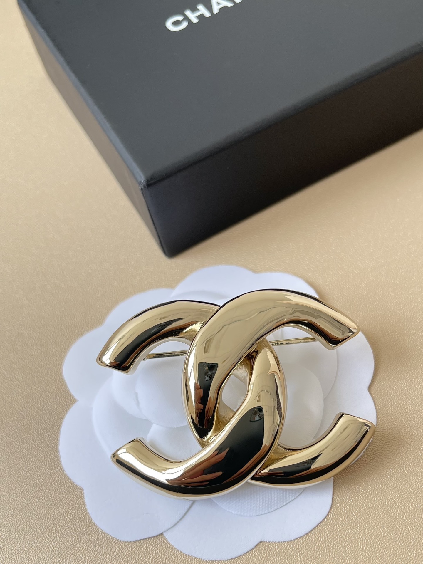 Chanel Classic Gold-Tone CC Logo Brooch Pin - Elegant Luxury Gift