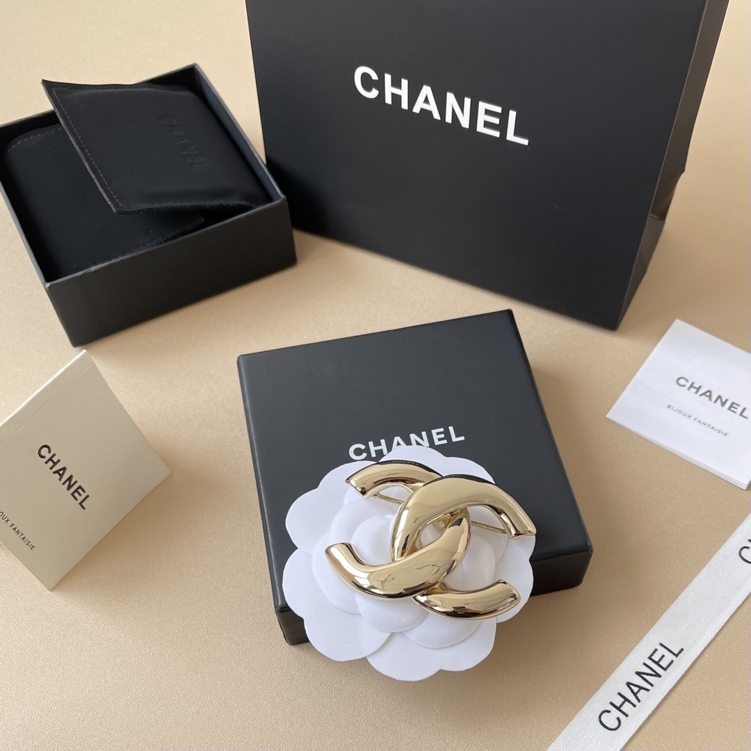 Chanel Classic Gold-Tone CC Logo Brooch Pin - Elegant Luxury Gift
