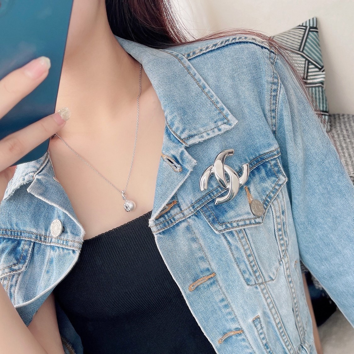 Luxury Chanel CC Logo Chunky Brooch - Elegant Gold & Silver Finish