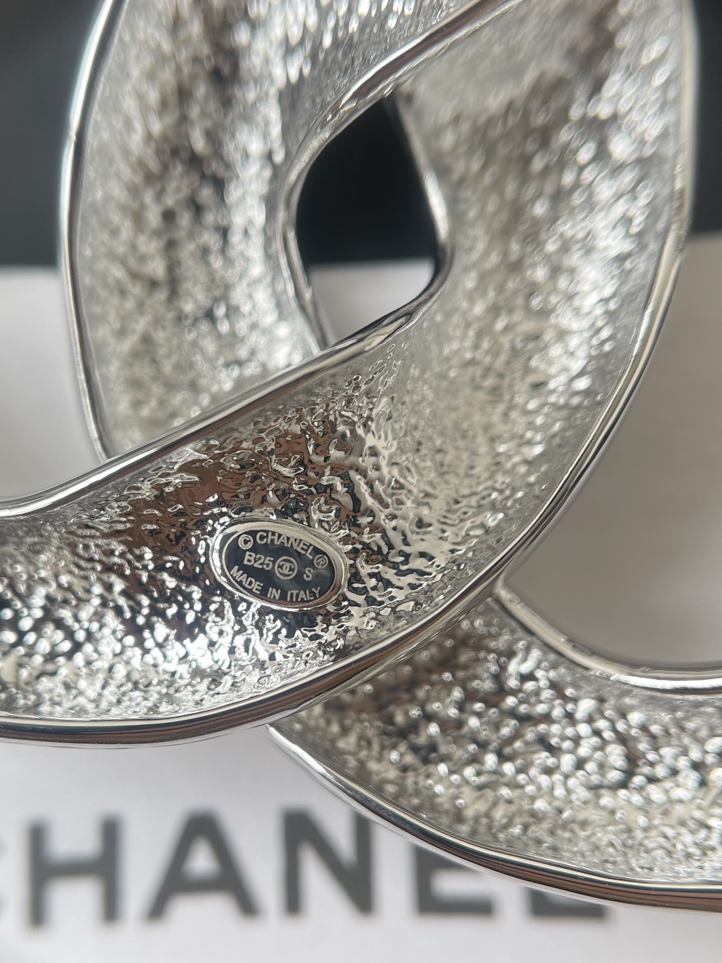 Luxury Chanel CC Logo Chunky Brooch - Elegant Gold & Silver Finish