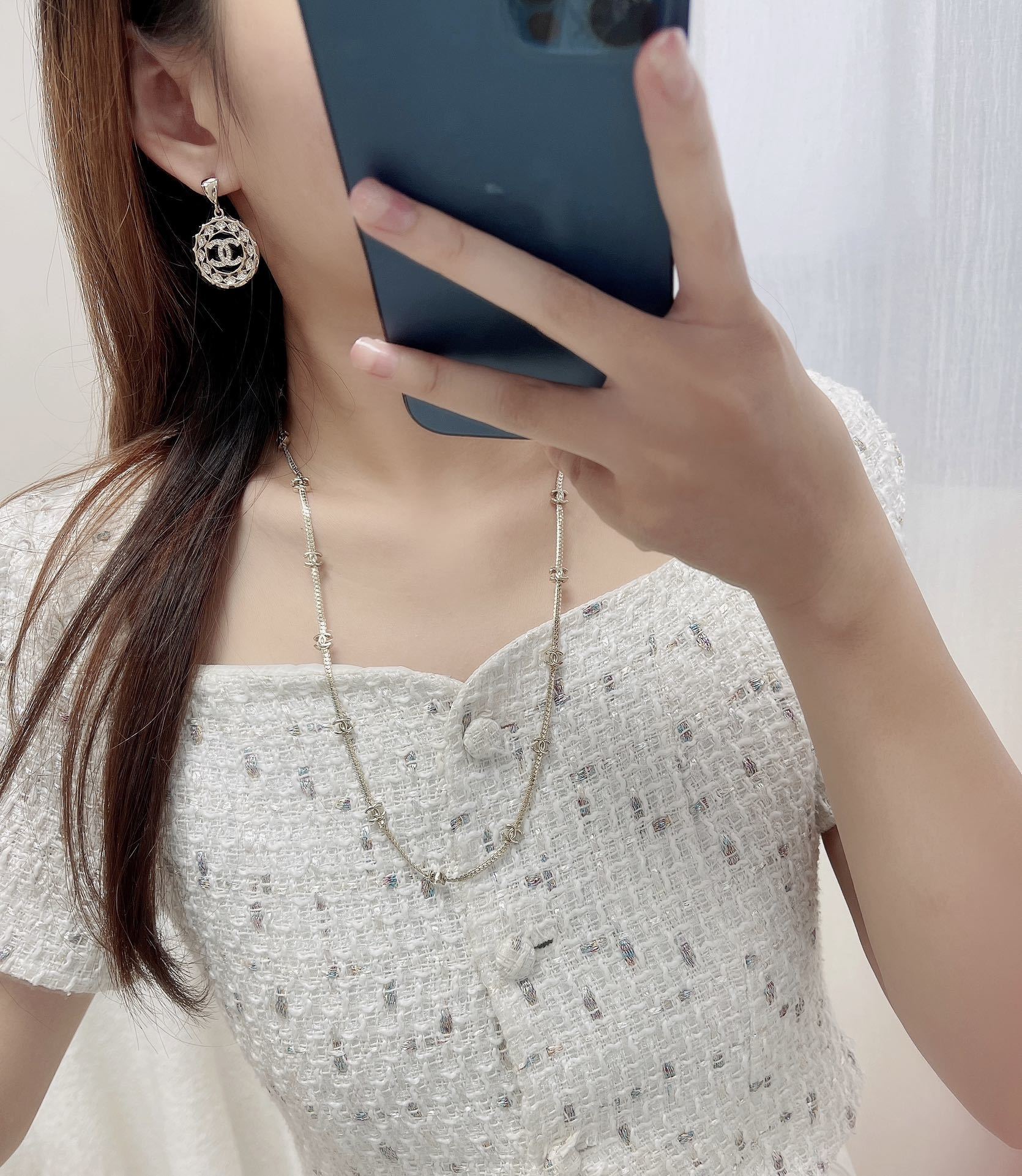 Chanel CC Logo Long Sautoir Necklace – Elegant Gold Tone Jewelry