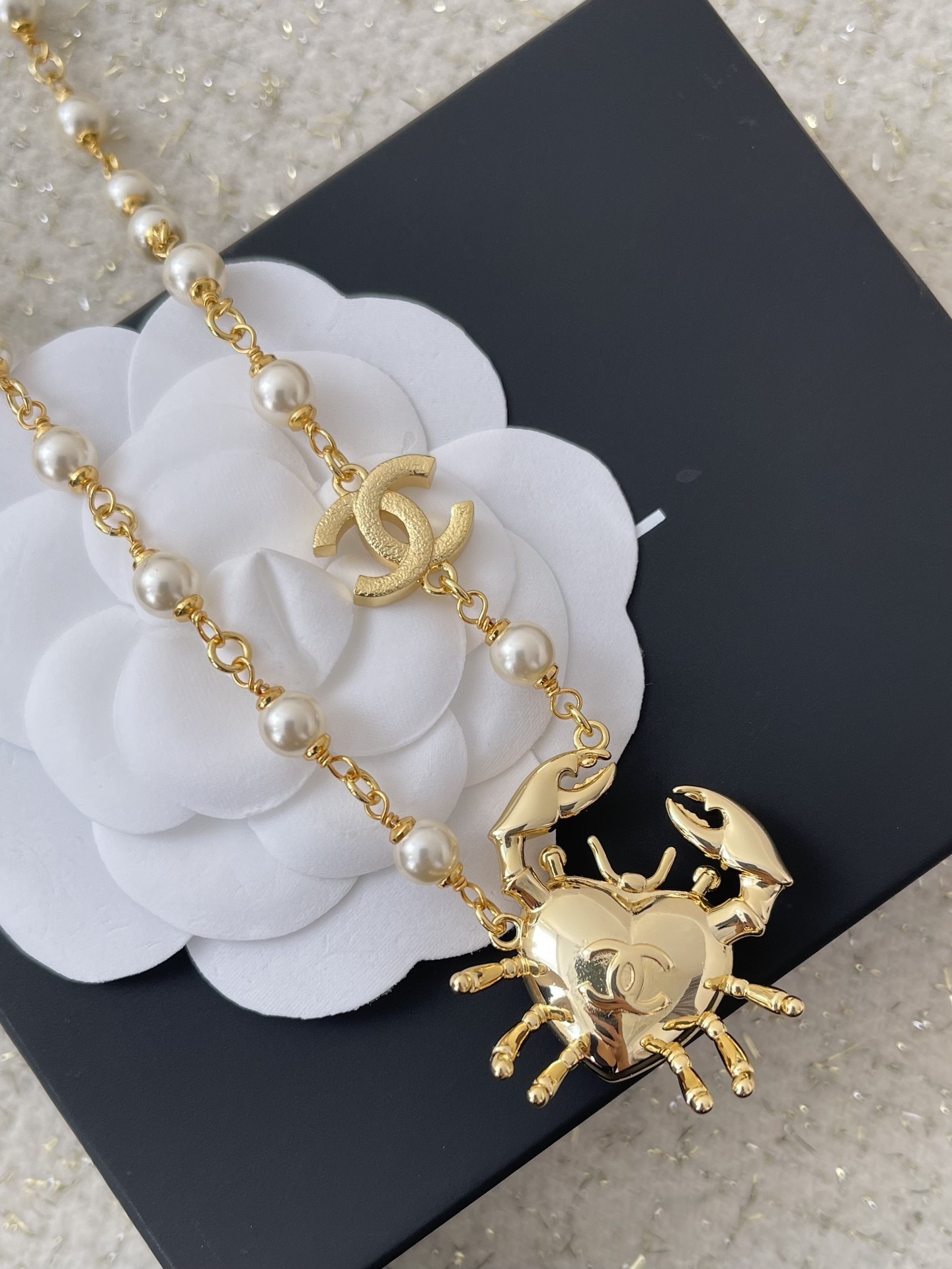 Luxury Pearl Heart Crab Necklace with Crystal CC Logo Charm