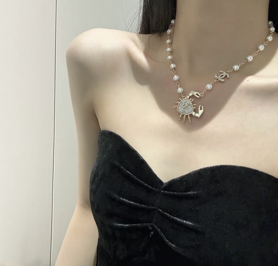 Luxury Pearl Heart Crab Necklace with Crystal CC Logo Charm