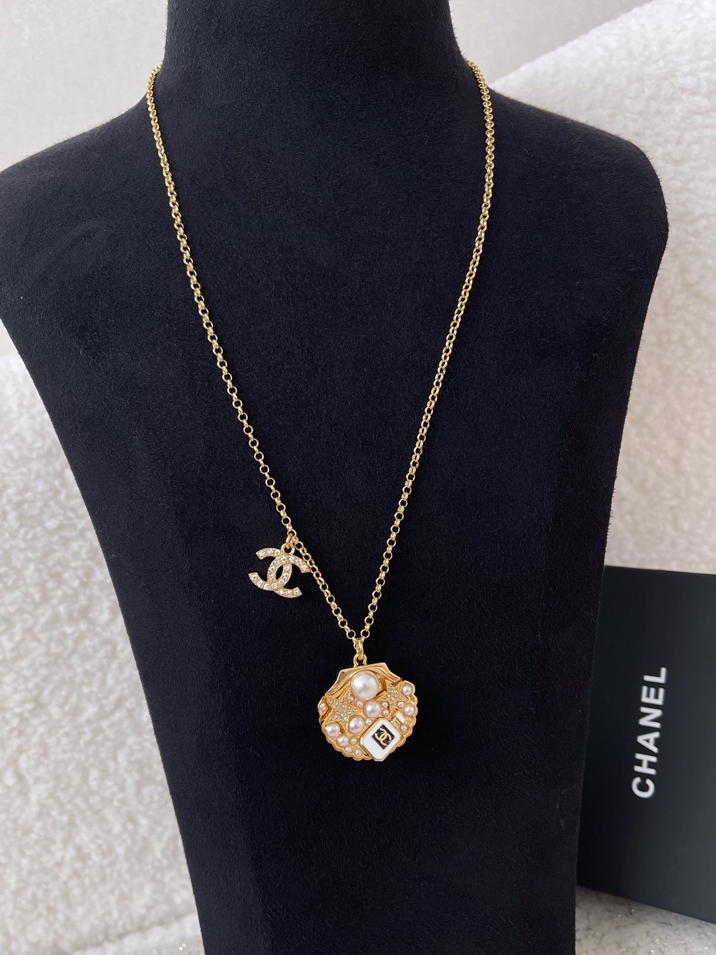 Elegant Gold Pearl Medallion Necklace and Stud Earrings Set