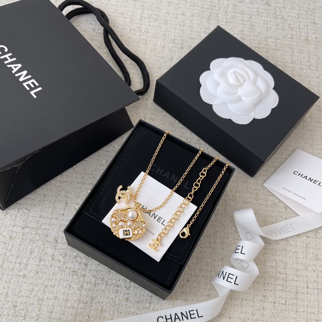 Elegant Gold Pearl Medallion Necklace and Stud Earrings Set