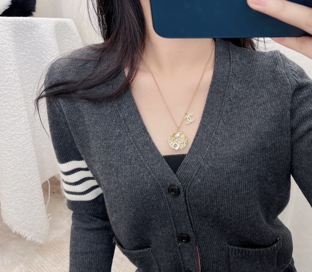 Elegant Gold Pearl Medallion Necklace and Stud Earrings Set