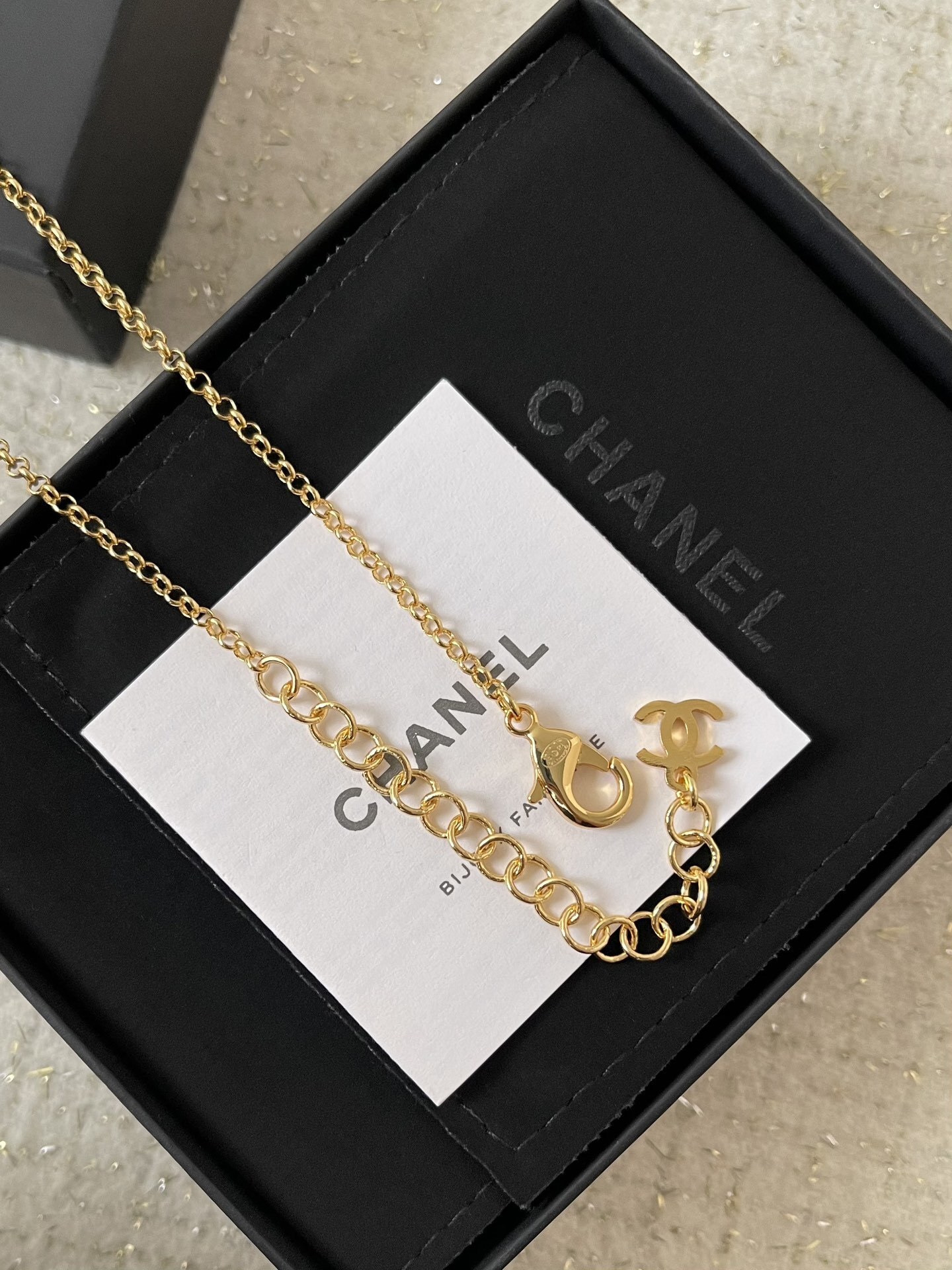 Luxury Gold Crab Heart Pendant Necklace with CC Logo Charm