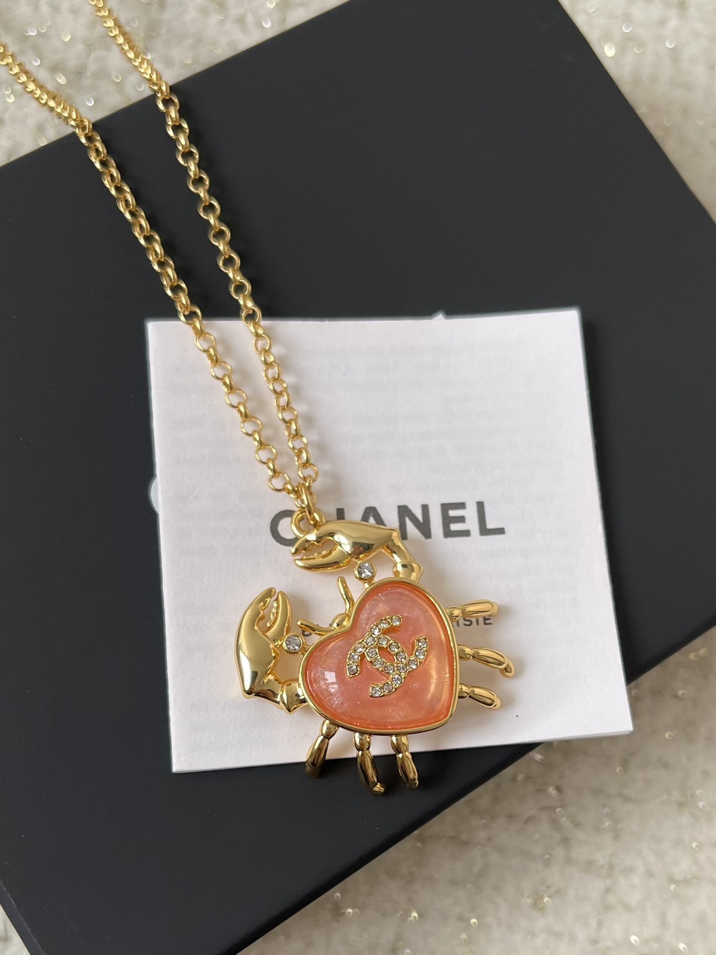 Luxury Gold Crab Heart Pendant Necklace with CC Logo Charm