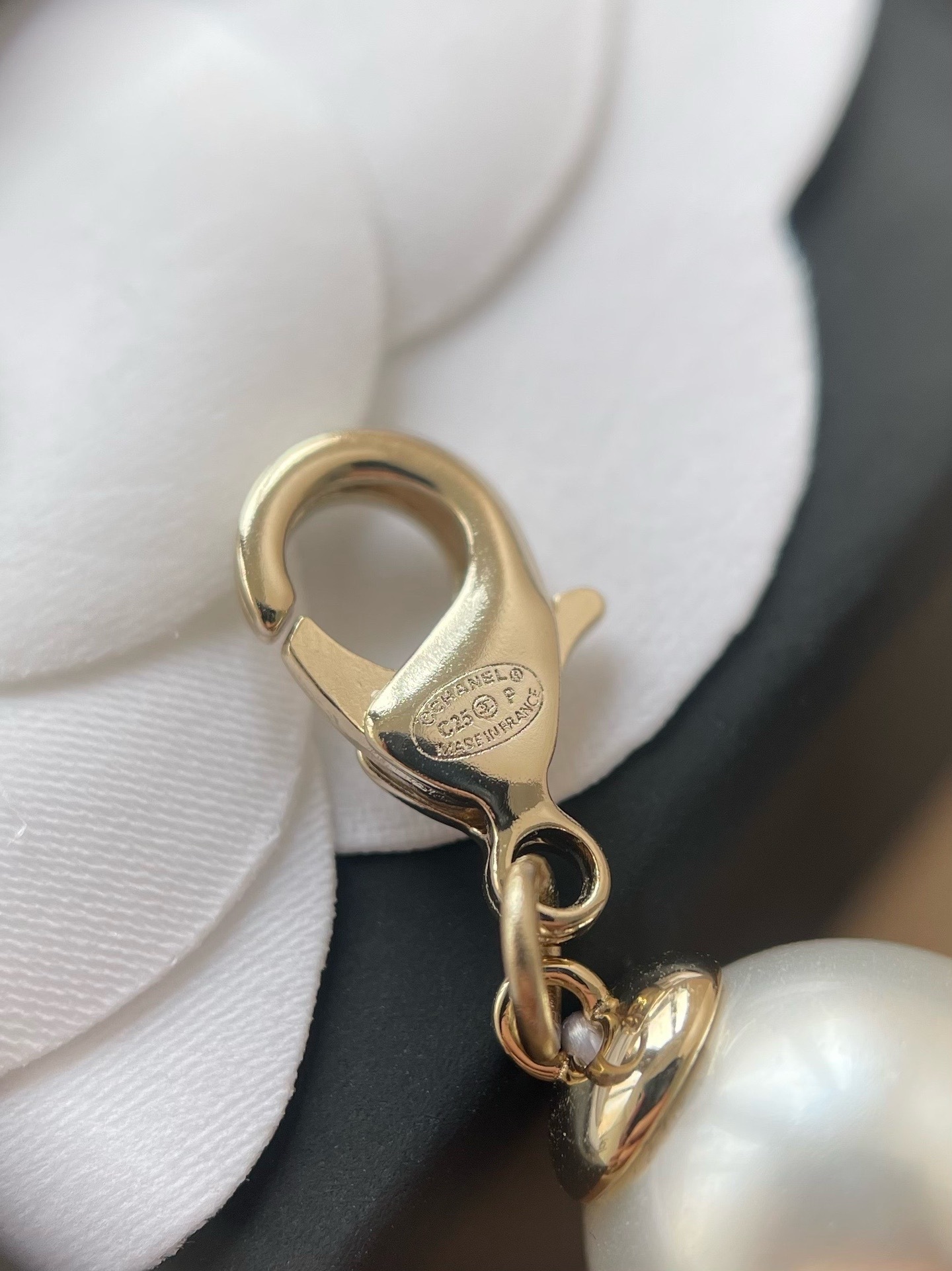 Luxury Pearl Necklace with Black CC Logo - 2025 Spring Collection