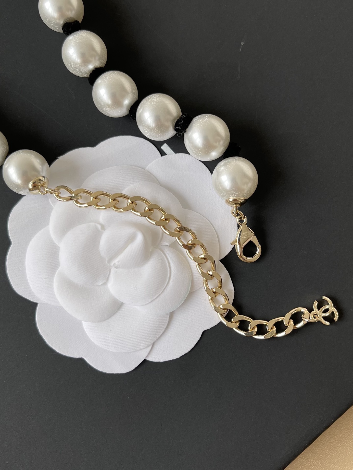 Luxury Pearl Choker Necklace with Gold & Black CC Logo - 2025