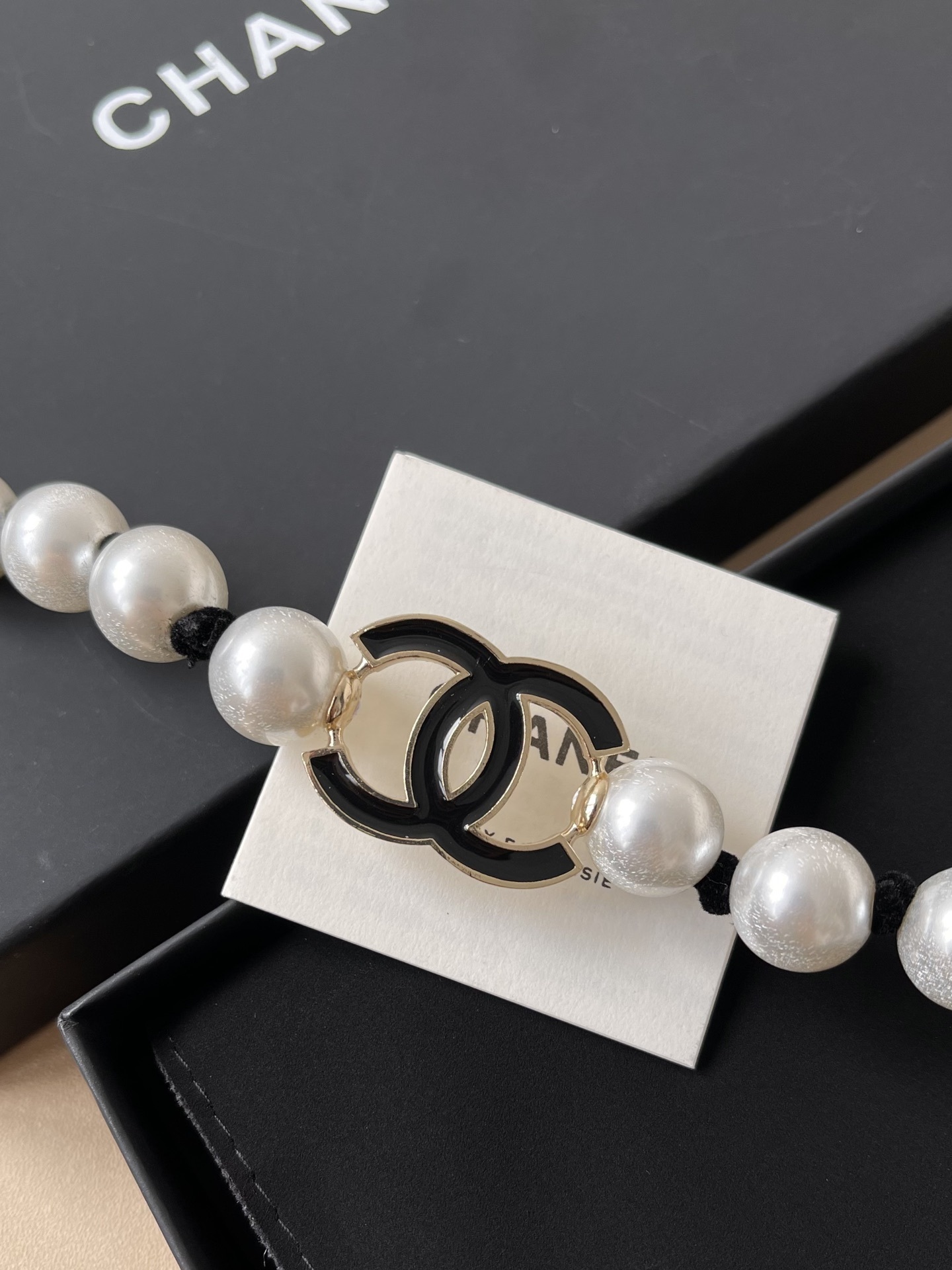 Luxury Pearl Choker Necklace with Gold & Black CC Logo - 2025