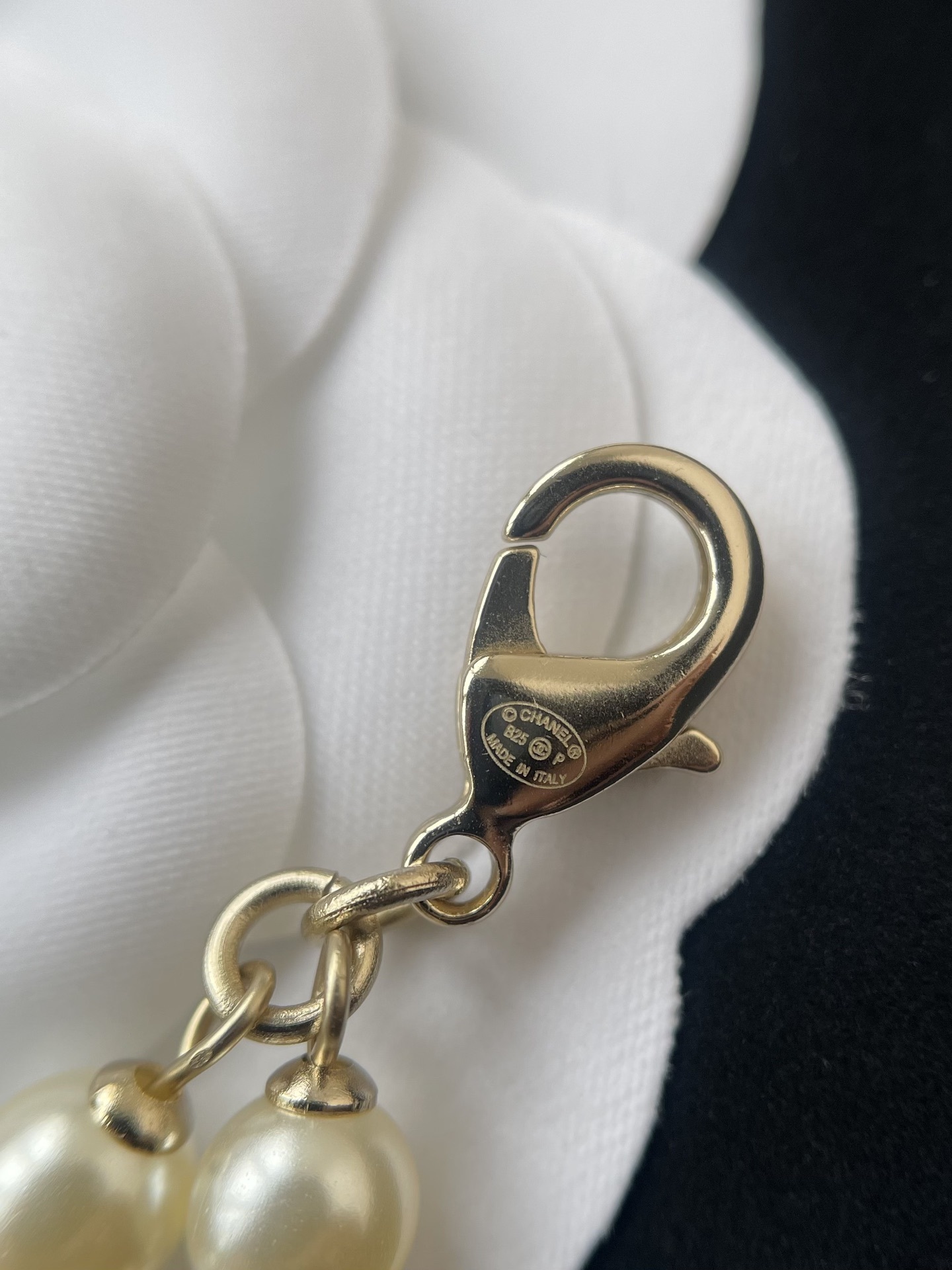 Luxury Double Layer Pearl Necklace with Colorful Crystal CC Logo