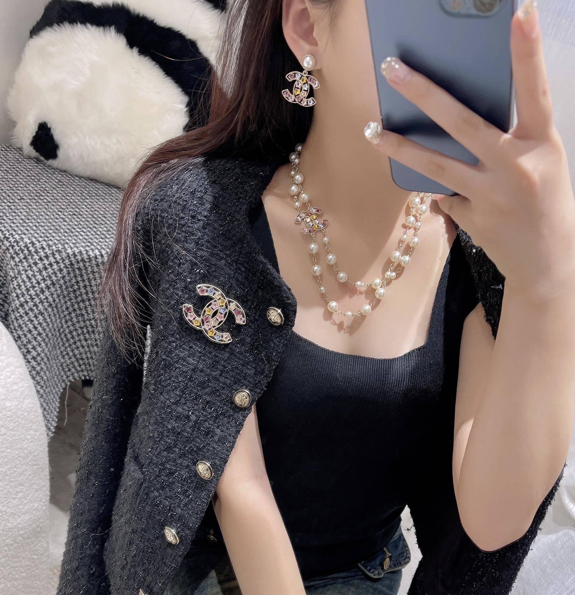 Luxury Double Layer Pearl Necklace with Colorful Crystal CC Logo