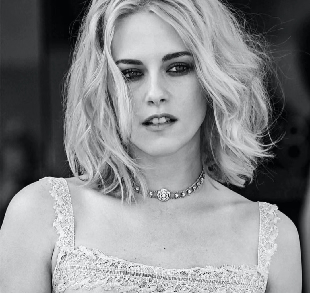 Bouton de Camélia Diamond Choker in 18K White Gold