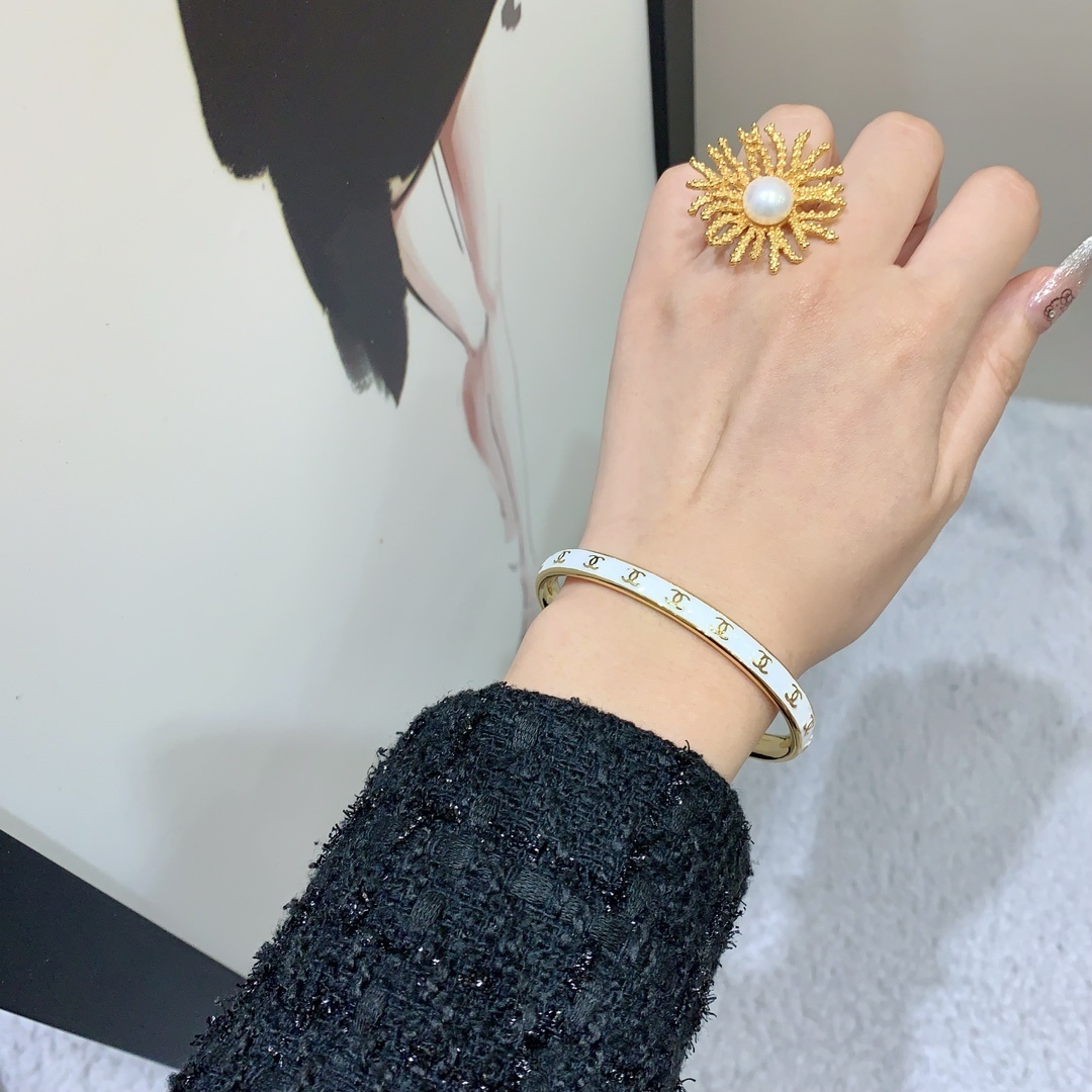 Luxury Enamel CC Logo Bangle – Elegant Gold Designer Cuff Bracelet