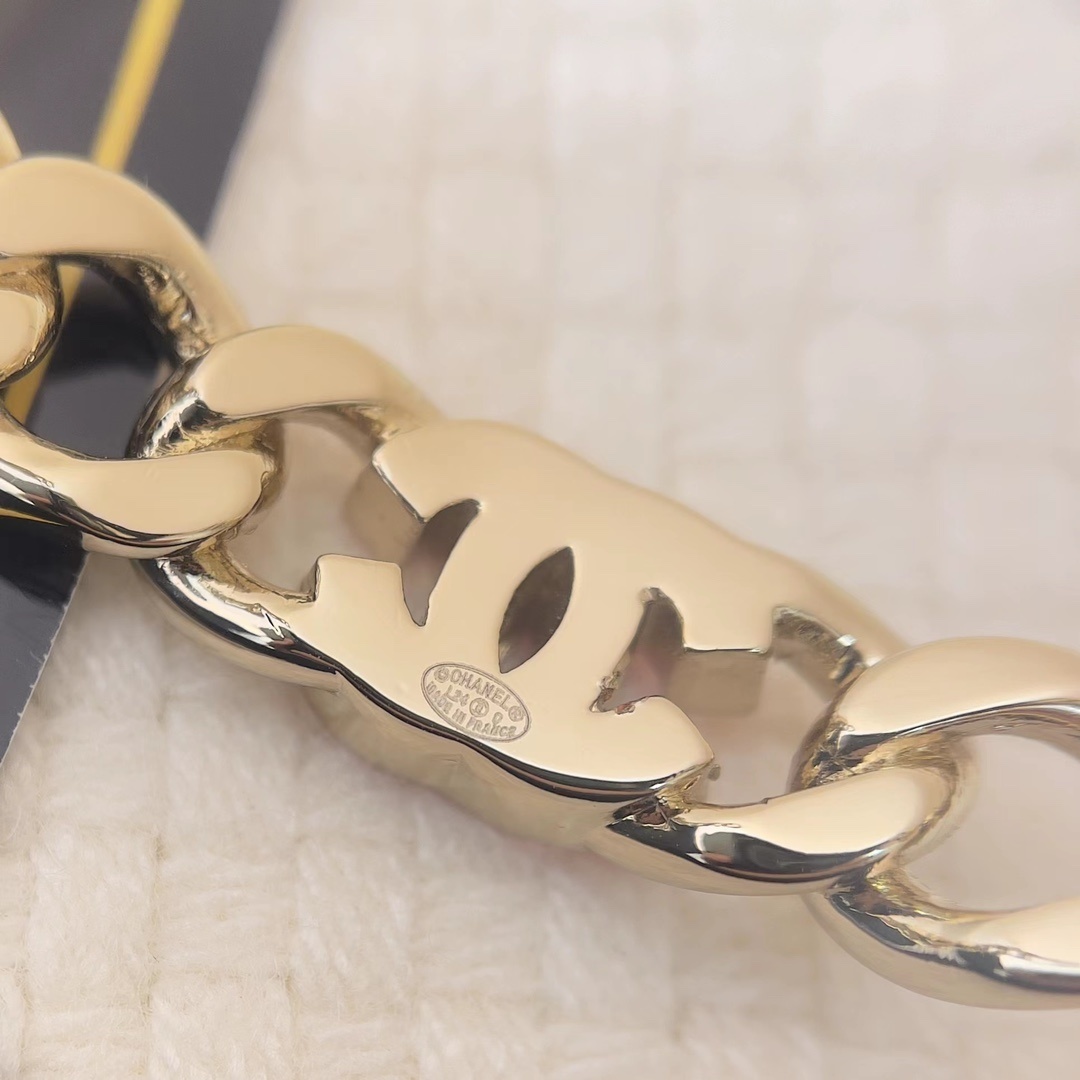 Luxury Gold Chain Bracelet with Colorful Enamel CC Logo Charms