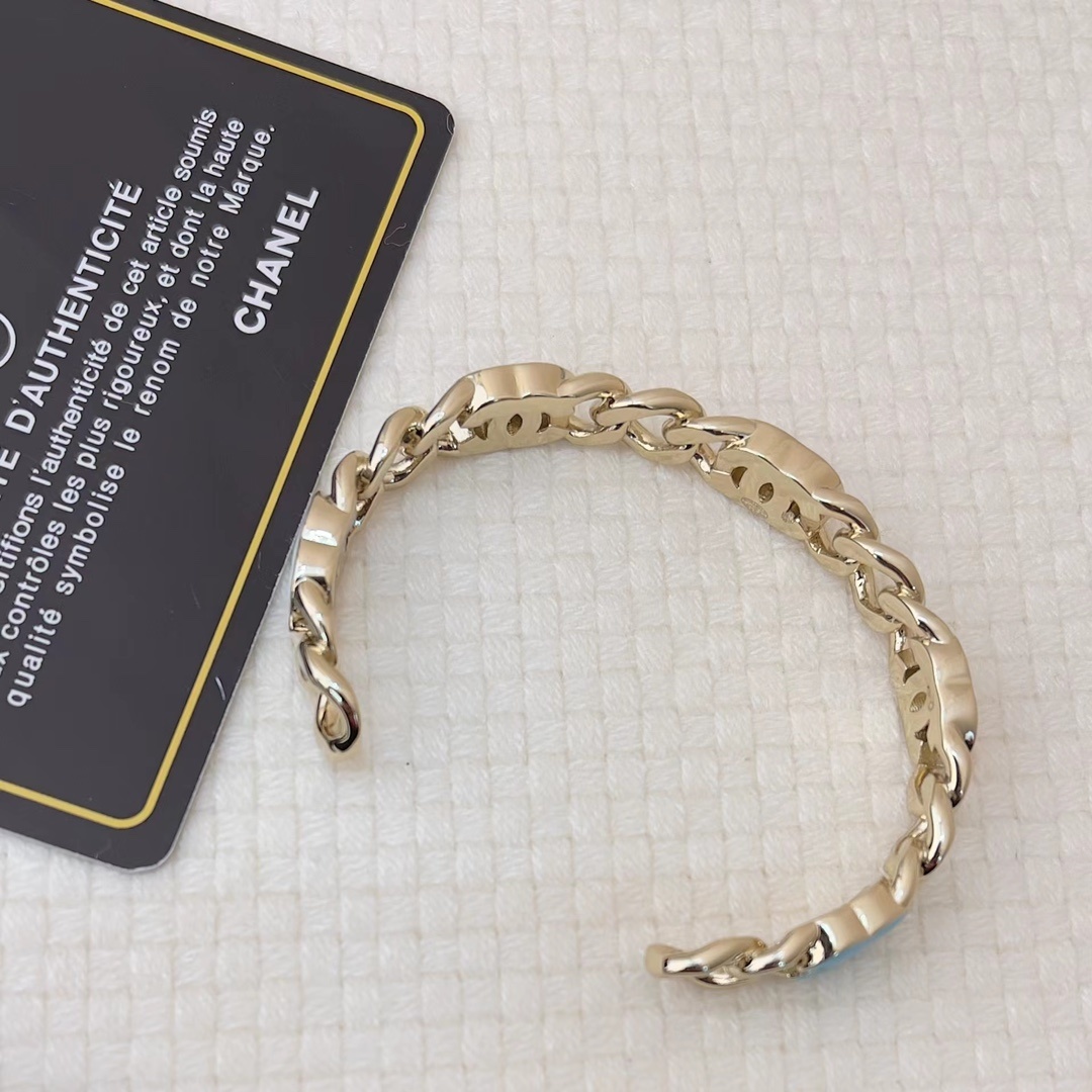 Luxury Gold Chain Bracelet with Colorful Enamel CC Logo Charms