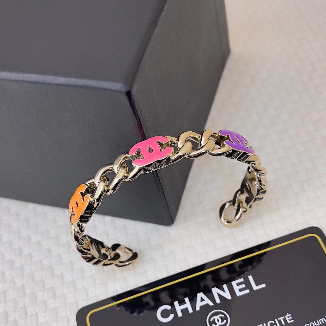 Luxury Gold Chain Bracelet with Colorful Enamel CC Logo Charms